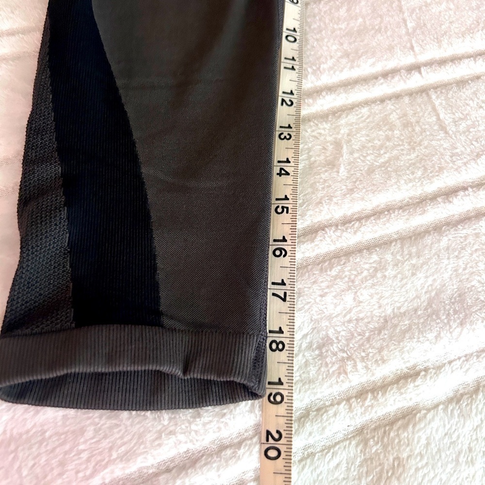 Under Armour Women’s Compression Leggings Black Gray Heatgear Workout Sz…​​​​​ - Picture 3 of 10
